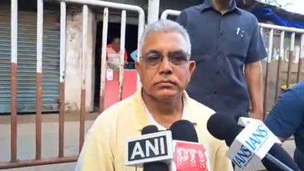 খড়গপুর ১: ব্যাগে জামাকাপড়ের ভিতর থরে থরে সাজানো কার্তুজ, কলকাতায় গ্রেপ্তার যুবক, খড়গপুরে রাজ্য সরকারকে দুষলেন  দিলীপ ঘোষ