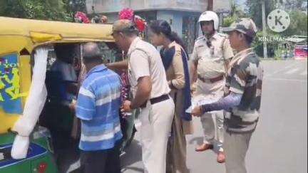 মগরাহাট ২: মাগুর পুকুর এলাকায় তীব্র গরমে যানবাহন চালক ও পথ চলতি মানুষদের জন্য জলছত্রের আয়োজন করা হয় মগরাহাট থানার পক্ষ থেকে।