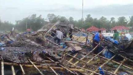 ചാവക്കാട്: കാറ്റിലും മഴയിലും ബ്ലാങ്ങാട് ബീച്ചിൽ വ്യാപക നാശനഷ്ടം, ബി.ബി.സി ടൂറിസം ഷെഡ് തകർന്നു, ഒരു ലക്ഷം രൂപയുടെ നഷ്ടം