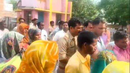 बिसवां: लालपुर कोठी के पास पुलिस की डायल 112 वाहन की टक्कर से युवक की मौके पर हुई मौत, शव को पोस्टमार्टम के लिए भेजा