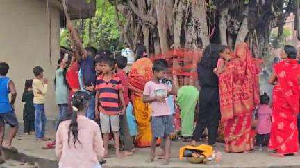 सिमरी बख्तियारपुर: सिमरी बख्तियारपुर में सुहागिन महिलाओं ने वट सावित्री पर्व उत्साह और उमंग के साथ मनाया