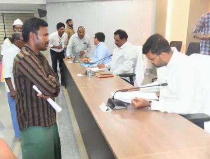 గద్వాల్: ప్రజావాణి కార్యక్రమంలో 48 ఫిర్యాదుల స్వీకరించిన:జిల్లా కలెక్టర్ బి ఎం సంతోష్ కుమార్