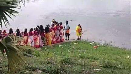 পাড়া: ফলহারিনী কালী পূজো উপলক্ষে পাড়া থানার অন্তর্গত পাড়া ইটাকড়া কালী মন্দিরে কলশ যাত্রার মাধ্যমে পূজোর সূচনা করা হলো