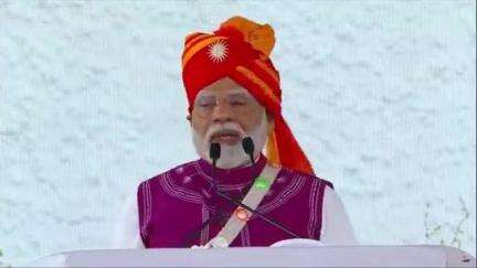 गुजरात के शत प्रतिशत रेल नेटवर्क का बिजलीकरण पूरा हो चुका है। मैं इसके लिए भी गुजरात के मेरे सभी भाई बहनों को बहुत-बहुत बधाई देता हूंः माननीय प्रधानमंत्री#narendramodiजी
 #RailInfra4Gujarat
#railminindia