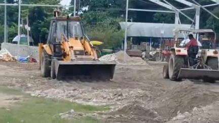 আলিপুরদুয়ার ১: আলিপুরদুয়ার প্যারেড গ্রাউন্ডে মোদির সভার জন্য জোর কদমে চলছে কাজ