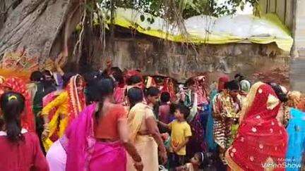 सूर्यपुरा: सूर्यपुरा दावथ और दिनारा प्रखंड क्षेत्र में सुहागिन महिलाओं ने की वट सावित्री की पूजा