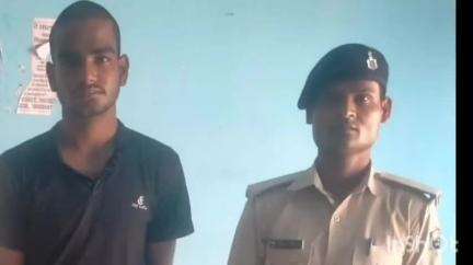 काशी चक: कस्तूरी बीघा से थाना प्रभारी बसंत कुमार ने धनी फाइनेंस के नाम पर ठगी के आरोप में दो साइबर अपराधियों को गिरफ्तार किया