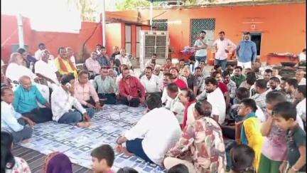 रतलाम नगर: महंतद्वारा भक्तों के साथ अशोभनीय व्यवहार के चलते आक्रोशित जनताओं ने बड़ी संख्या में गढ़ कैलाश महादेव मंदिर. #jansamasya