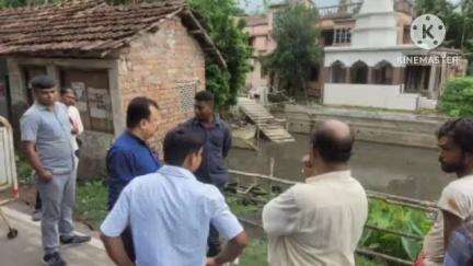 বজবজ ২: সাতগাছিয়া মন্দিরের কাছে পিচের রাস্তায় ফাটল ঘটনার খবর পেয়ে অভিষেক বন্দ্যোপাধ্যায় নির্দেশে ঘটনাস্থলে পূর্ত দপ্তর