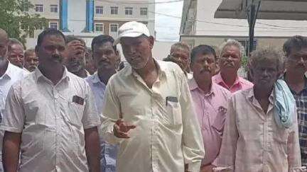 గంగాధర నెల్లూరు: SRపురం మండలం RRపురంలో ప్రభుత్వం రైతుల కోసం కేటాయించిన మేత భూమిని కబ్జా చేశారు