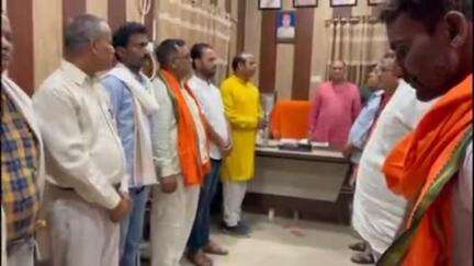 डलमऊ: अस्थि विसर्जन के दौरान डलमऊ गंगा में डूबे तीन, बहादुरी दिखाने वालों को किया गया सम्मानित