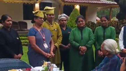 पिपरिया: पचमढ़ी में यूपी की राज्यपाल ने महिला कर्मचारी वाली अमलतास होटल का निरीक्षण किया, खाने की तारीफ की