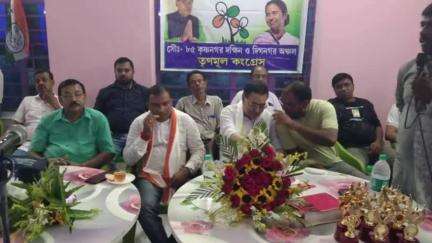 কৃষ্ণনগর ১: দিগনগরে CPM ও BJP ছেড়ে শতাধিক নেতৃত্ব ও কর্মীবৃন্দরা তৃণমূল কংগ্রেসে যোগদান রাজ্যের মন্ত্রী উজ্জ্বল বিশ্বাসের হাত ধরে
