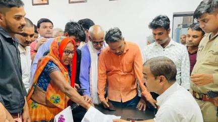 बिलग्राम: भाजपा विधायक आशीष सिंह आशू ने मल्लावां कस्बे में स्थित कार्यालय पर जनता की समस्याएं सुनीं, अधिकारियों को दिए निर्देश