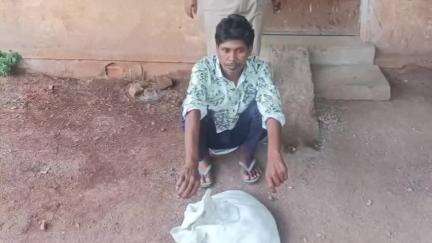 बलौदा: आबकारी विभाग की टीम ने हेडसपुर से महुआ शराब की अवैध बिक्री करने वाले आरोपी को किया गिरफ्तार, 12 लीटर महुआ शराब जब्त