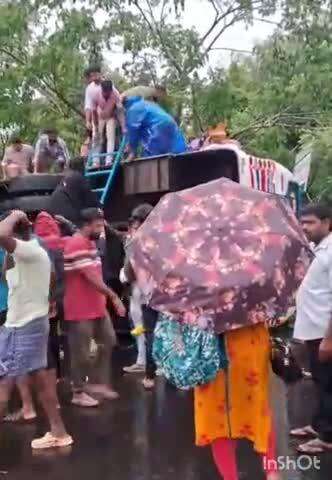 ಕಾಪು: ಕಾಪುವಿನಲ್ಲಿ ಖಾಸಗಿ ಬಸ್ ಪಲ್ಟಿ, ನಾಲ್ವರಿಗೆ ಗಂಭೀರ ಗಾಯ