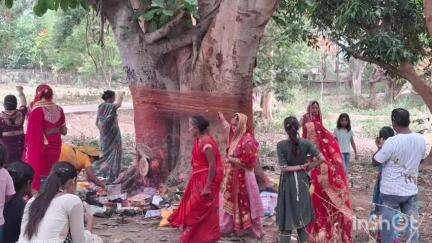 सतगावां: प्रखंड में सुहागिनों ने वट सावित्री की पूजा कर पति की लंबी आयु की कामना की