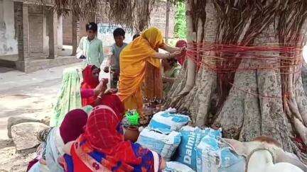 भांडेर: भांडेर नगर में सुहागिन महिलाओं ने रखा वट सावित्री व्रत, पति की लंबी उम्र की कामना को लेकर की पूजा अर्चना