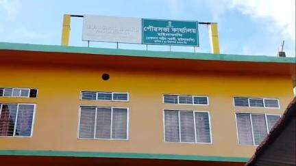 হাইলাকান্দি: হাইলাকান্দিতে পৌরসভা এলাকায় রাস্তা ও ড্রেনের কাজ জোরদার বলেন চেয়ারম্যান মানব চক্রবর্তী