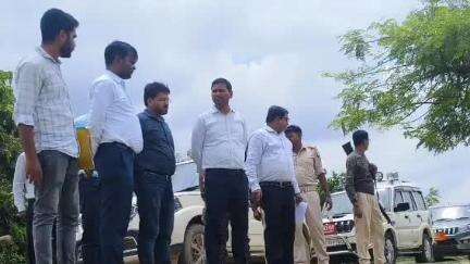 सोनबरसा: बैरगनिया: संभावित बाढ़ से पूर्व एसडीएम ने तैयारियों का किया निरीक्षण