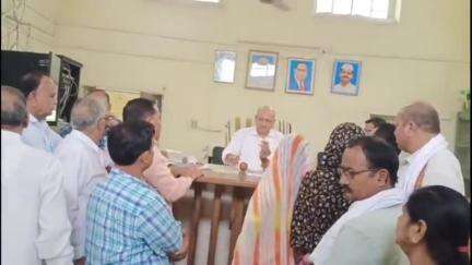 अकलेरा: अकलेरा नगरपालिका वार्ड नंबर 5 के उपचुनाव में SDM कार्यालय में भाजपा और कांग्रेस ने दो-दो उम्मीदवारों ने भरे नामांकन पत्र