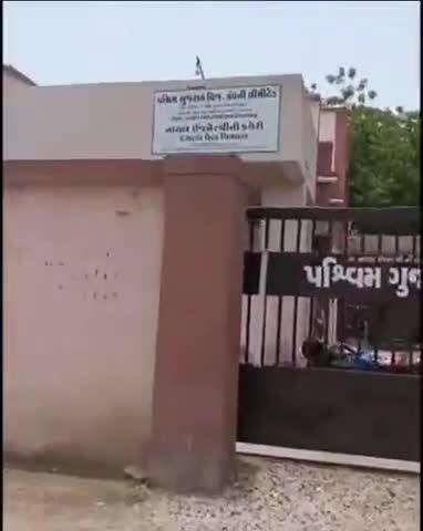 દસાડા: વીજ અનિયમિતતા અને વારંવાર વિજકાપ થી કંટાળેલા ગ્રામજનો દસાડા પીજીવીસીએલ ની કચેરીએ રજુઆત કરવા પહોંચ્યા #Jansamasya