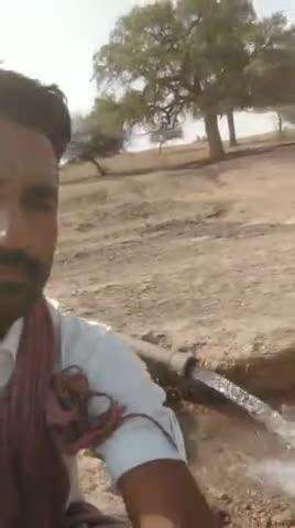 छनेरी गांव की बेरोवाली तलाब में निजि ट्यूबवेल से समाजसेवी किशोर सिंह भाटी छनेरी ने सरोवर मे पानी डाल रहें