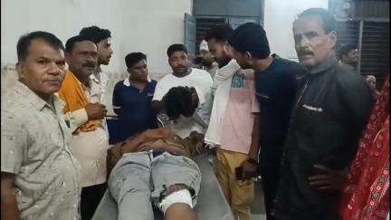 उचेहरा: नेशनल हाइवे अकहा गांव के पास मरी भैंस से टकराकर 6 लोग घायल, सतना जिला अस्पताल में भर्ती