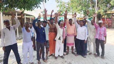 चंदौसी: भुलावई में पहली बारिश से मुख्य मार्ग में भरा पानी, तालाब पर अवैध कब्जाधारियों के खिलाफ किया प्रदर्शन#jansamsyha
