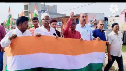 बगहा: बगहा में भाजपा युवा मोर्चा और स्कूली बच्चों ने निकाली भारत शौर्य तिरंगा यात्रा