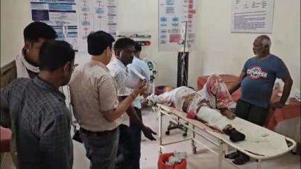 मोठ: मौठ कोतवाली क्षेत्र में झांसी-कानपुर हाईवे पर हुई दर्दनाक भिड़ंत, तीन लोग गंभीर रूप से घायल