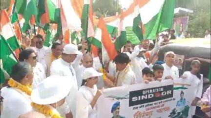 आबू रोड: आबूरोड के तलहेटी में गिरवर और भाखर मंडल द्वारा भारतीय सेना के सम्मान में ऐतिहासिक तिरंगा यात्रा का आयोजन किया गया