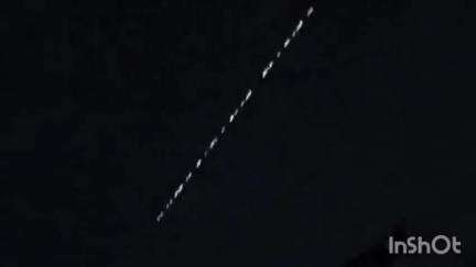 গঙ্গারামপুর: গঙ্গারামপুর শহরের আকাশে দেখা গেল এক ঝাক বিন্দু বিন্দু আলো, উপগ্রহ,নাকি ড্রোন ? তা নিয়ে শুরু হয়েছে জল্পনা