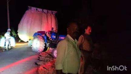 बाह: क्योरी घाट पर वन विभाग और पुलिस की संयुक्त कार्रवाई में पकड़े गए तूरी से भरे 2 ट्रैक्टर