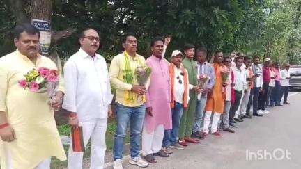 चन्द्रपुरा: कडरू खुट्टा गांव में राष्ट्रीय जनजातीय आयोग की अध्यक्ष आशा लकड़ा ने पीड़ित आदिवासी महिला से की मुलाकात