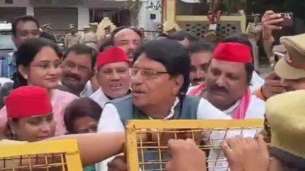 मांट: नौहझील: दलित बेटी के परिवार से मिलने आ रहे समाजवादी पार्टी के प्रतिनिधिमंडल को रोके जाने का वीडियो हुआ वायरल