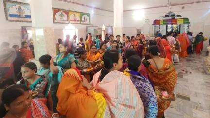 ଅନୁଗୋଳ: ନାଲକୋ ଅଞ୍ଚଳରେ ଥିବା ମନ୍ଦିରରେ ସାବିତ୍ରୀ ବ୍ରତ ପାଇଁ ମହିଳାଙ୍କ ଭିଡ଼
