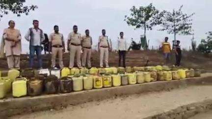 कोटा: वर्मा मोहल्ला, अचानकपुर चकरभाठा से 210 लीटर महुआ शराब के साथ 4 महिला आरोपियों को चकरभाठा पुलिस ने किया गिरफ्तार