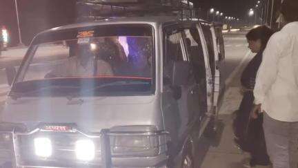 शाजापुर: पनवाड़ी के पास मध्यरात्रि में खराब हुई ओमनी कार, डायल-100 स्टाफ ने परिवार को सहायता देकर निभाई मानवता