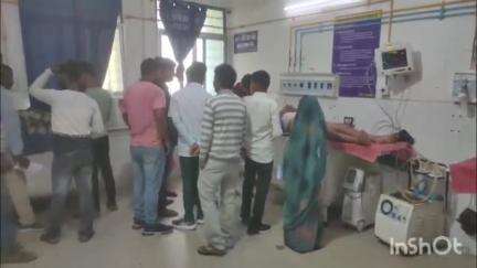 जमुई: मोहनपुर थाना के पास ट्रक ने ई-रिक्शा में मारी टक्कर, चालक और एक यात्री घायल
