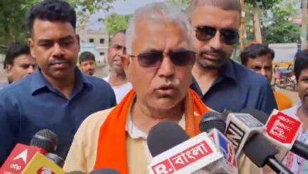 মেদিনীপুর: সরকার সঠিক তথ্য দিয়ে কোর্ট থেকে চাকরি হারাদের চাকরি ফেরত দিক, আমরা চাকরি হারাদের সঙ্গে আছি: দিলীপ ঘোষ