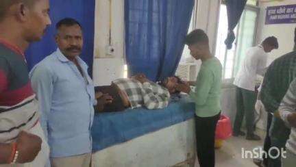 जमुई: मोहनपुर थाना के पास ई-रिक्शा और ट्रक के बीच टक्कर, दो घायल को सदर अस्पताल में कराया भर्ती