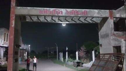 પલસાણા: જોળવા ઓમ રેસીડેન્સીના પાંચમાં માળે રમતી ત્રણ વર્ષીય દીકરી નીચે પડી જતા ઘટના સ્થળે મોત. #વાલીઓ માટે લાલ બત્તી સમાન કિસ્સો