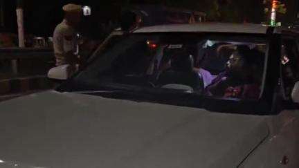 जगाधरी: बस स्टैंड जगाधरी के पास पुलिस ने नाका लगाकर देर रात की वाहनों की जांच, क्राइम रोकने का प्रयास