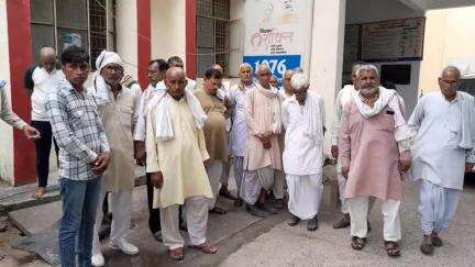 मथुरा: छाता: पुलिस द्वारा चौकीदार की हत्या के खुलासे से संतुष्ट नहीं हैं बद्री के परिजन