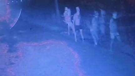 नौगावां सादात: नौगांवा के गांव सैदपुर इम्मा में बदमाशों ने घर में घुसकर परिवार पर किया हमला, घटना सीसीटीवी में कैद, वीडियो हुआ वायरल