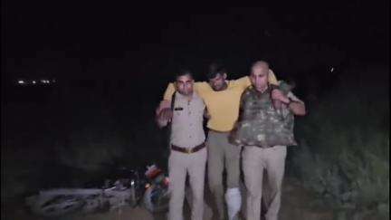 अमरोहा: योगी पुलिस का लंगड़ा ऑपरेशन जारी, गांव मीरपुर में हिस्ट्रीशीटर गौ तस्कर की पुलिस से मुठभेड़, एक गिरफ्तार, एक फरार