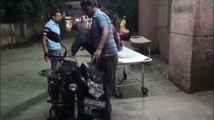 एटा: गांव खमानी में अज्ञात कारणों से आत्महत्या के उद्देश्य से 20 वर्षीय युवक ने खाया जहरीला पदार्थ, हालत गंभीर