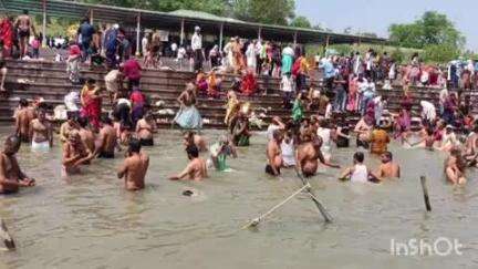 अनूपशहर: अनूपशहर के गंगा घाटों पर ज्येष्ठ अमावस्या पर हजारों श्रद्धालुओं ने लगाई आस्था की डुबकी