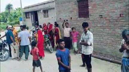 पातेपुर: अफजलपुर पुरैना गांव में पुराने विवाद को लेकर दो पक्षों में हुई मारपीट, दो लोग गंभीर रूप से घायल; वीडियो वायरल #viral